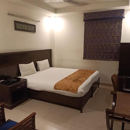 Hotel Clark Heights Nueva Delhi Exterior foto