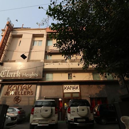 Hotel Clark Heights Nueva Delhi Exterior foto