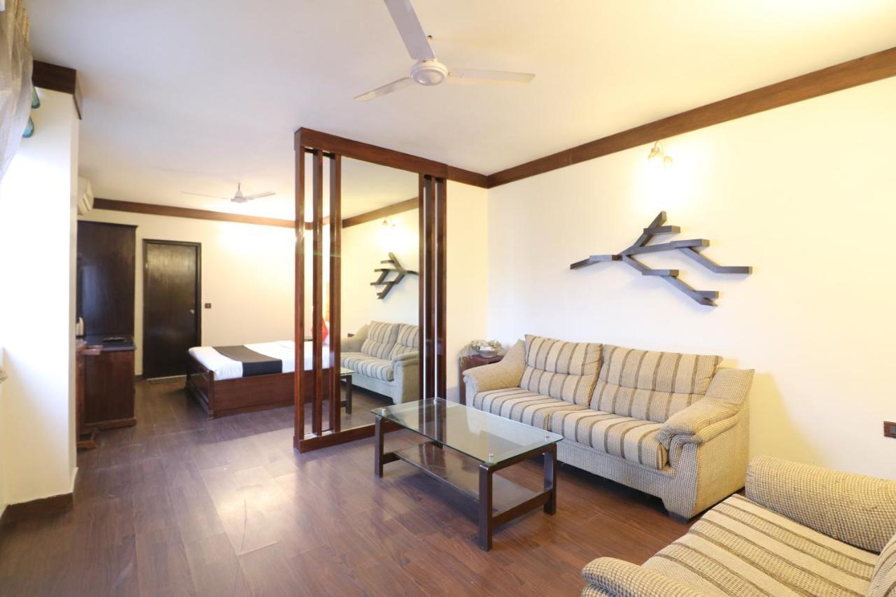 Hotel Clark Heights Nueva Delhi Exterior foto